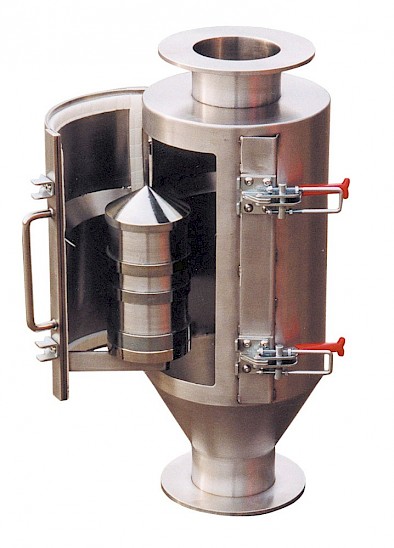 516_bullet_magnet_door_open-1.590x548